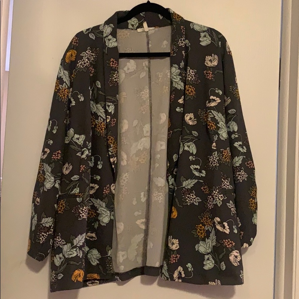 Plus size Lightweight Maurices floral blazer
